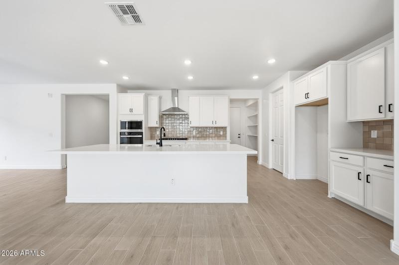 PHX_Miravida_lot 1037_Blush_14857_Kitche