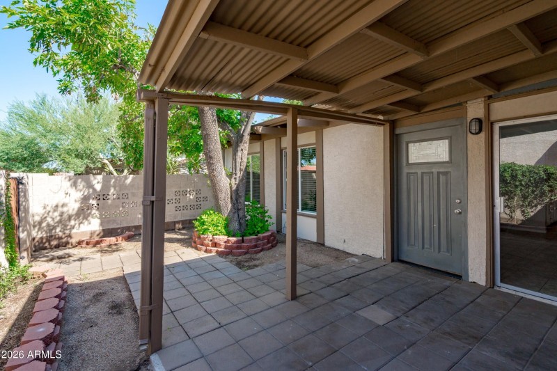 05-Front-Courtyard-scaled