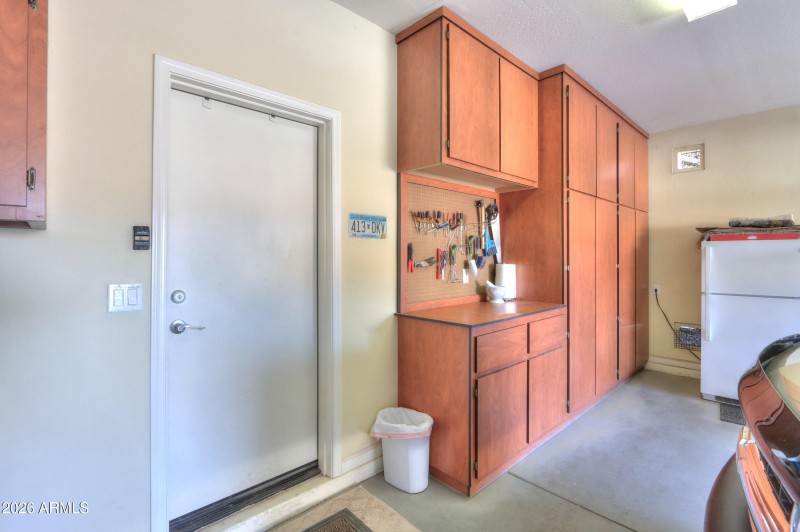 Workbench & cabinets