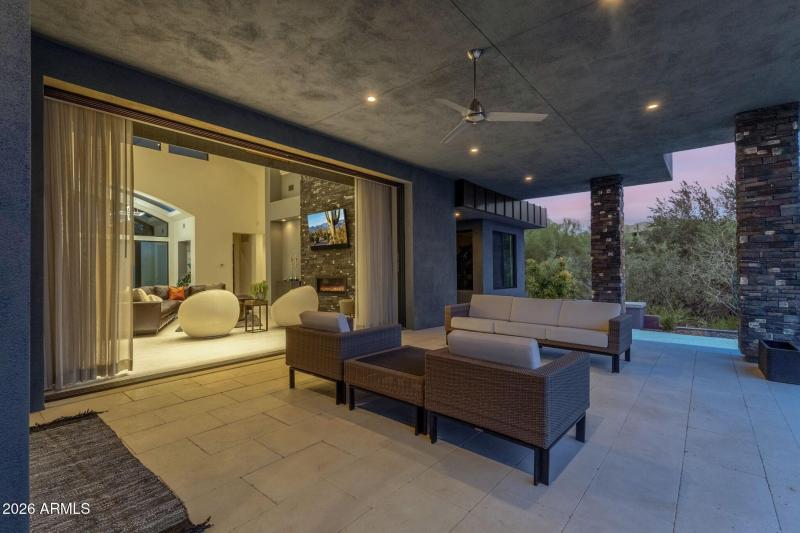 046_Covered Outdoor Living