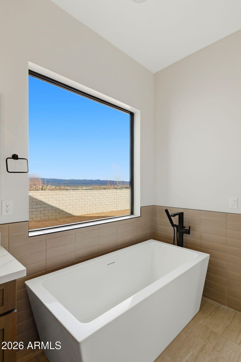 25-Primary Bathroom (2)