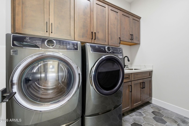 37-Laundry Room (1)