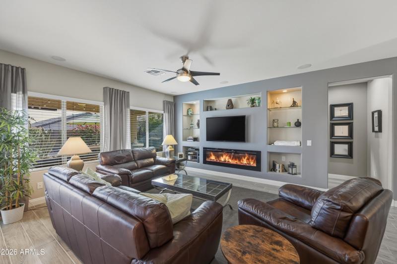 6_012_dsc_1920_with_fire