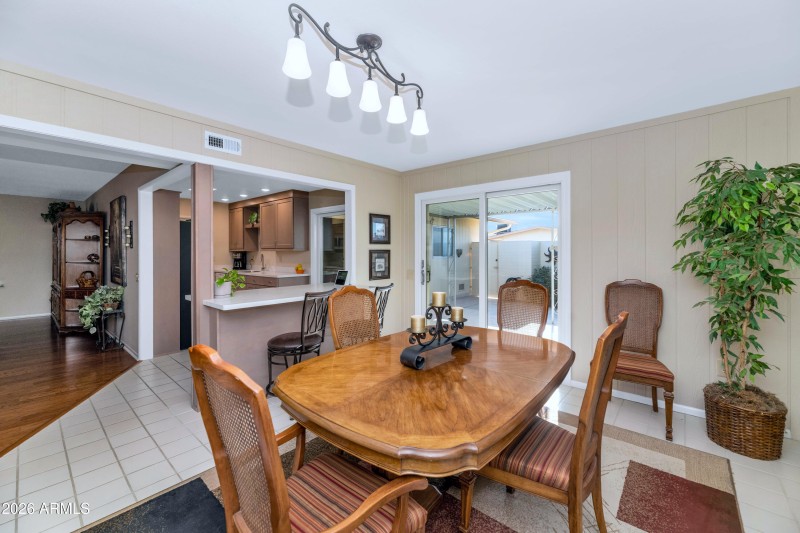 Dining Room, Island seating