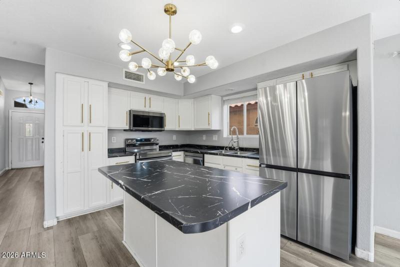 12523 W Roanoke Ave-14