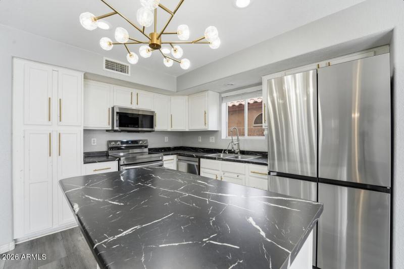 12523 W Roanoke Ave-15