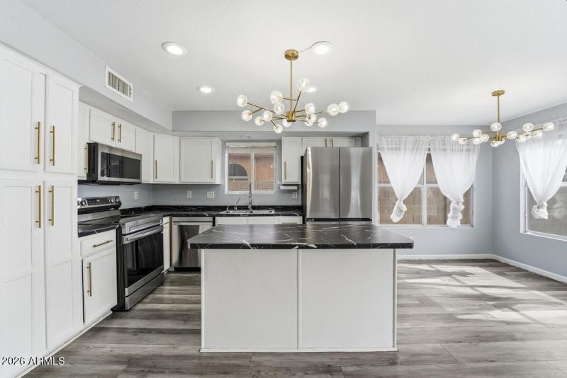 12523 W Roanoke Ave-17