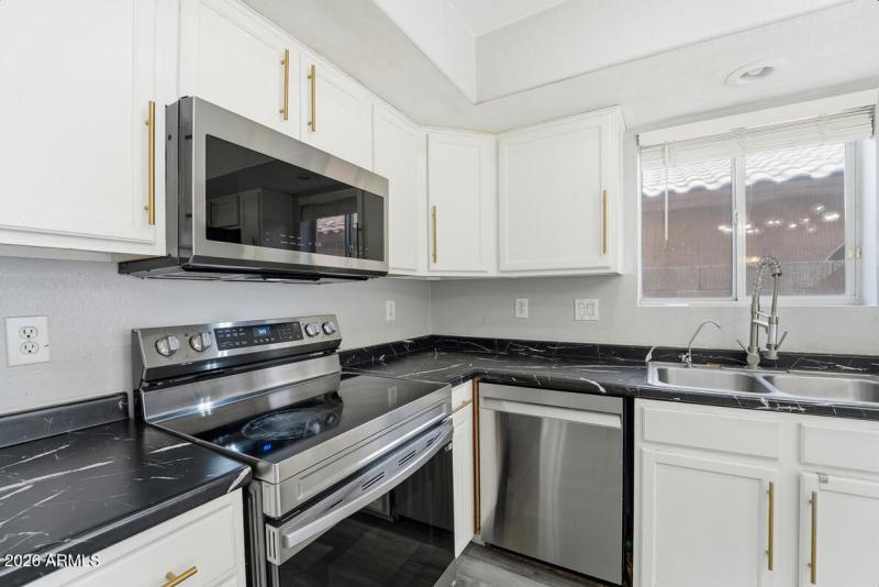 12523 W Roanoke Ave-19