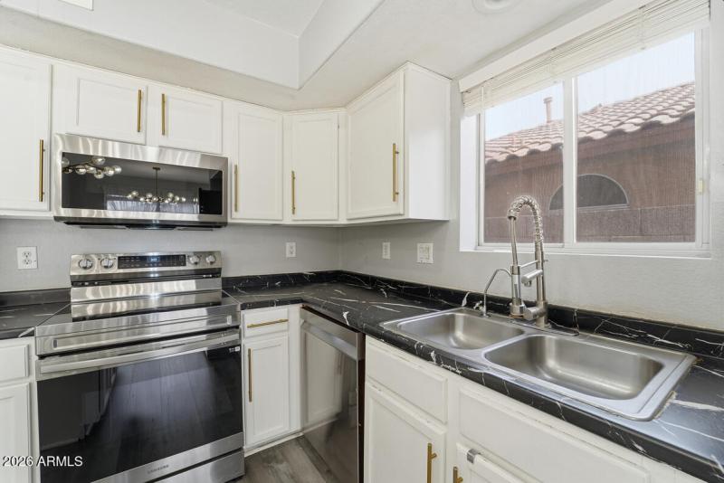 12523 W Roanoke Ave-21