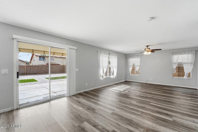 12523 W Roanoke Ave-25