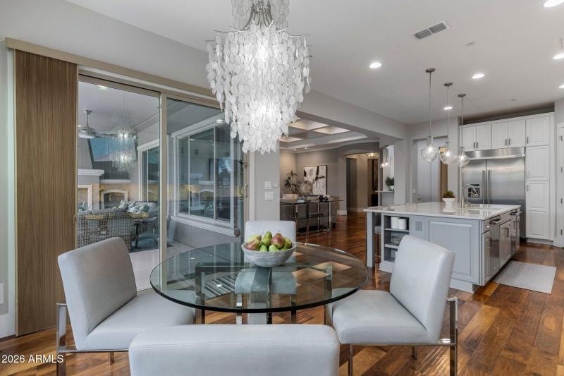 Eat-In Dining with Custom