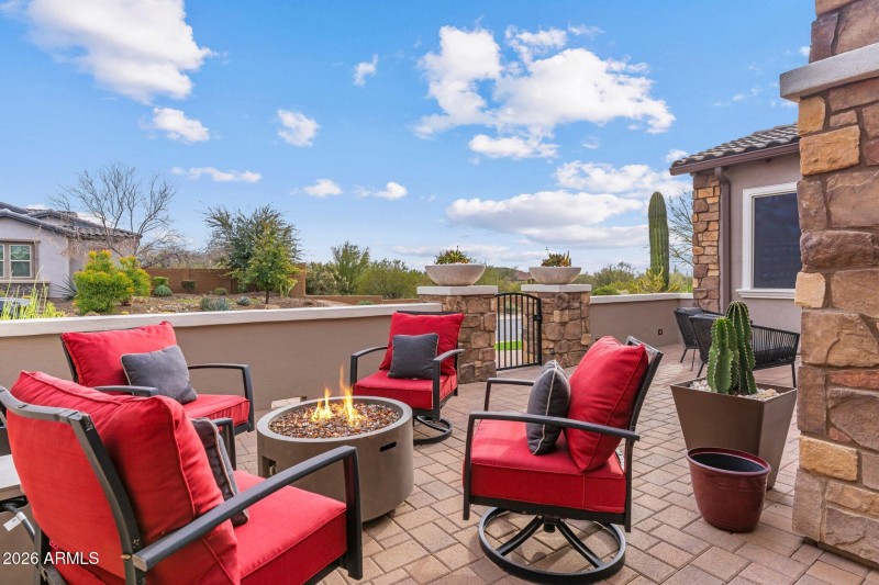 Welcoming Front Courtyard