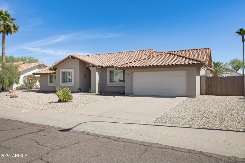 1231 E Sunburst Ln-3
