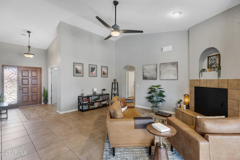 1231 E Sunburst Ln-9