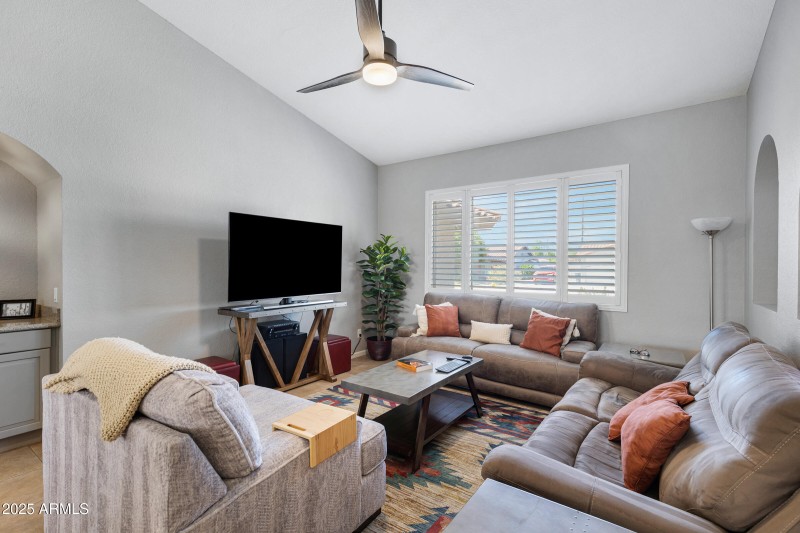 1231 E Sunburst Ln-10