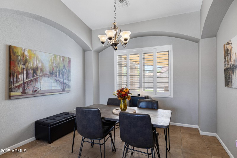 1231 E Sunburst Ln-12