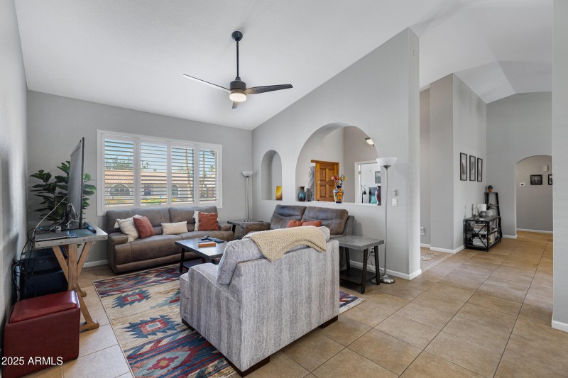 1231 E Sunburst Ln-13