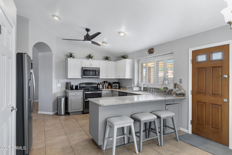 1231 E Sunburst Ln-15