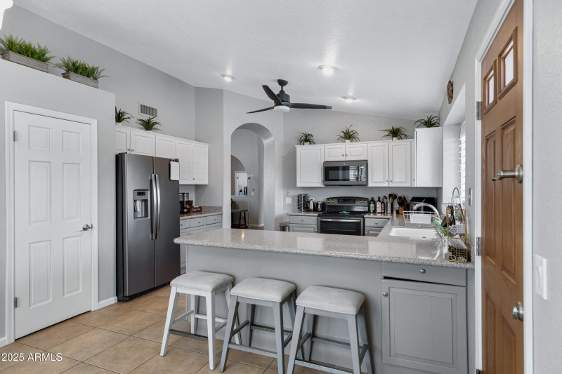 1231 E Sunburst Ln-16