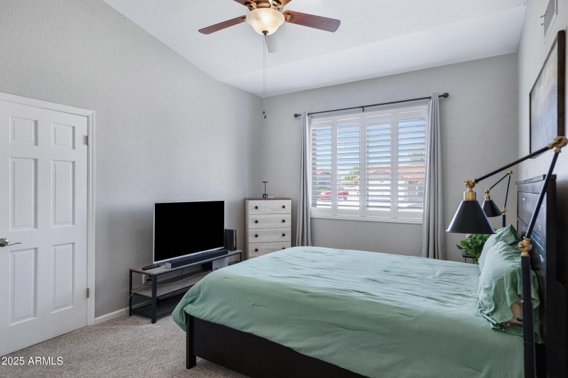 1231 E Sunburst Ln-21