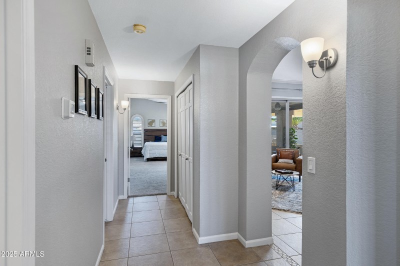 1231 E Sunburst Ln-23