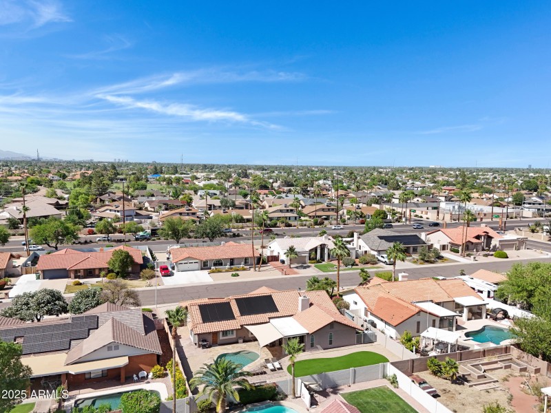 1231 E Sunburst Ln-49