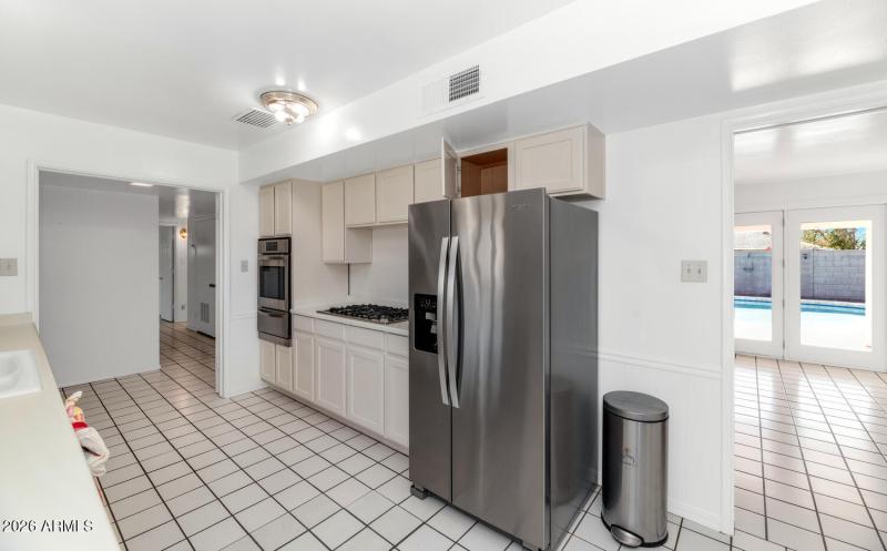 2039 W Windsor Ave-large-007-013-2039 W