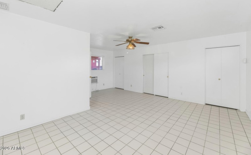 2039 W Windsor Ave-large-014-015-2039 W