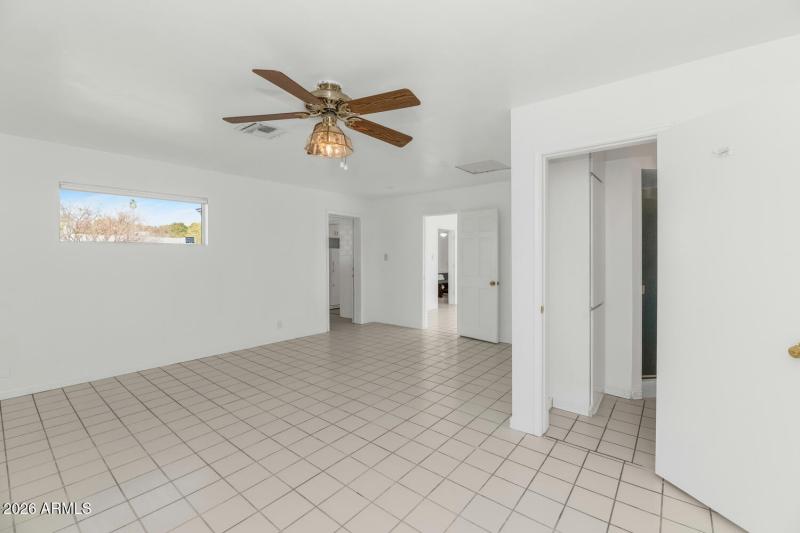 2039 W Windsor Ave-large-015-024-2039 W