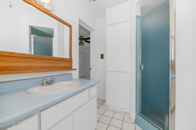 2039 W Windsor Ave-large-017-028-2039 W