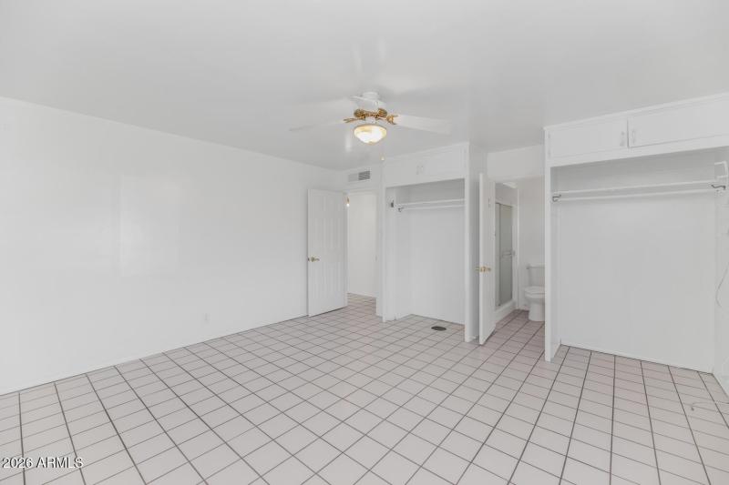 2039 W Windsor Ave-large-019-022-2039 W