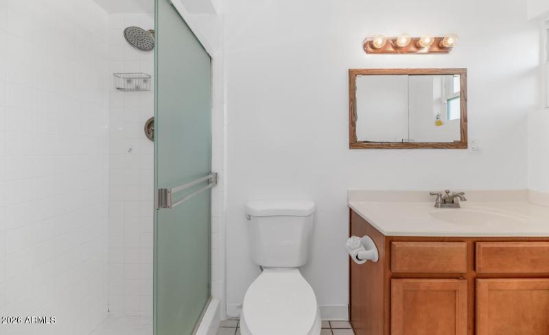 2039 W Windsor Ave-large-020-018-2039 W