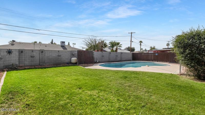 2039 W Windsor Ave-large-027-034-2039 W