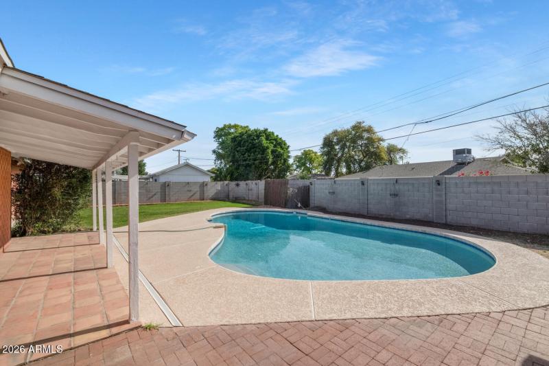 2039 W Windsor Ave-large-029-029-2039 W