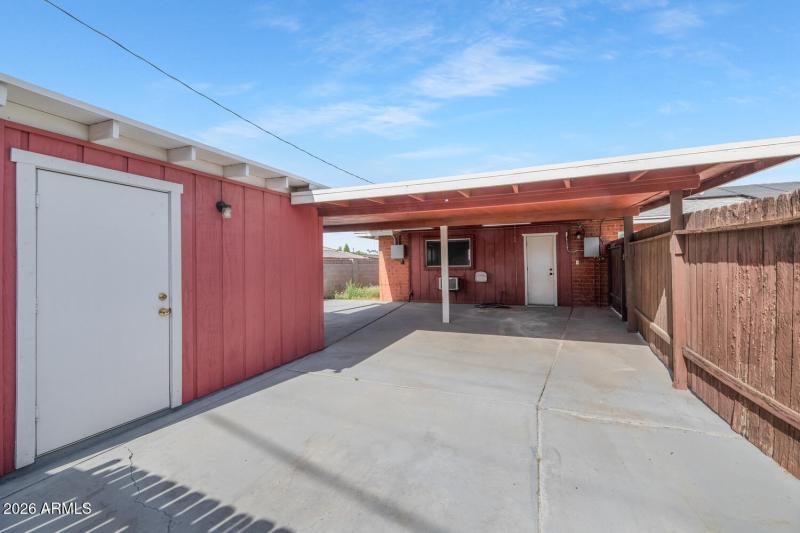 2039 W Windsor Ave-large-030-026-2039 W