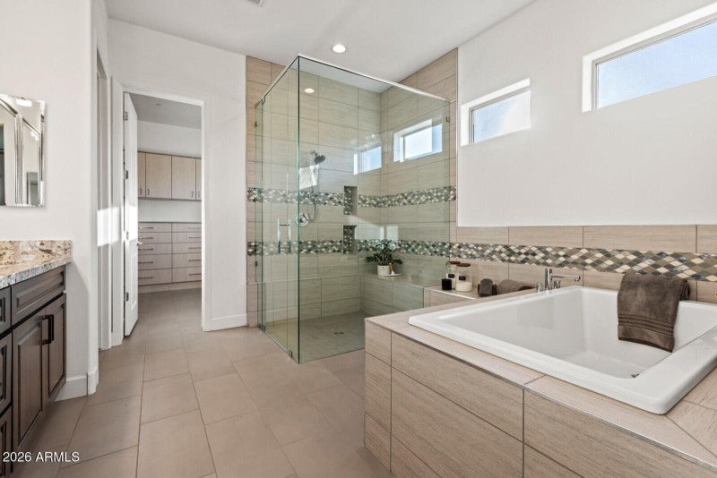 Seperate Tub & Shower