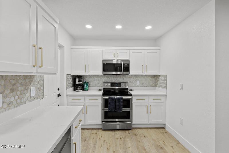 3296087449089477526-CR1-006