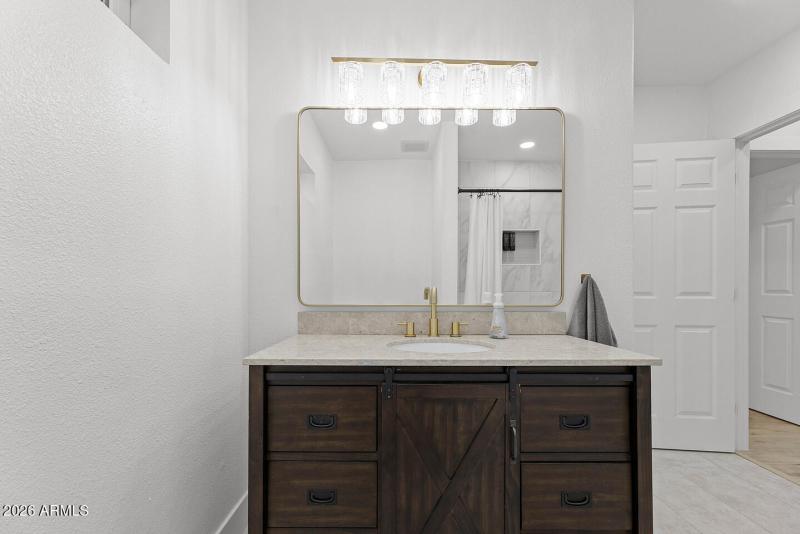 3296087449089477604-CR1-006