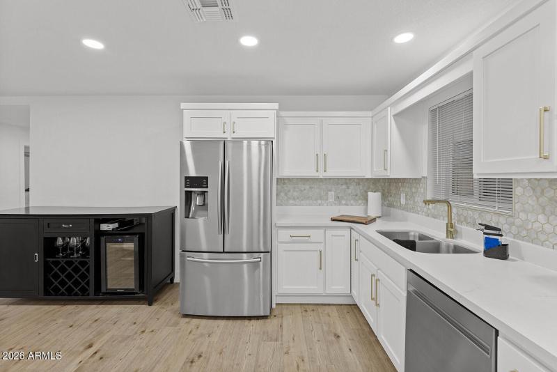 3296087449089477529-CR1-006