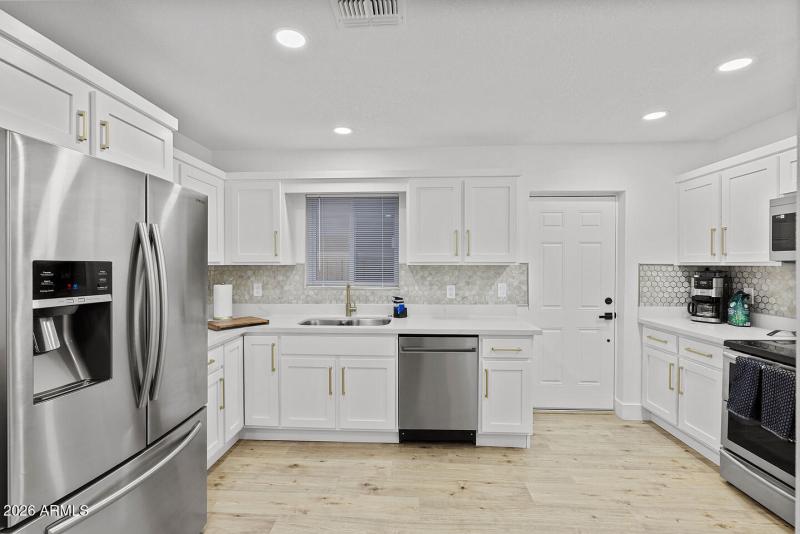 3296087449089477553-CR1-006