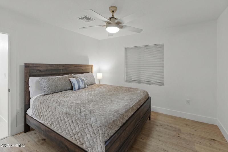 3296087449089477548-CR1-006