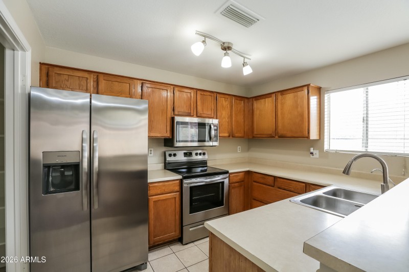 1007017.6629 W CHERYL DR - Kitchen