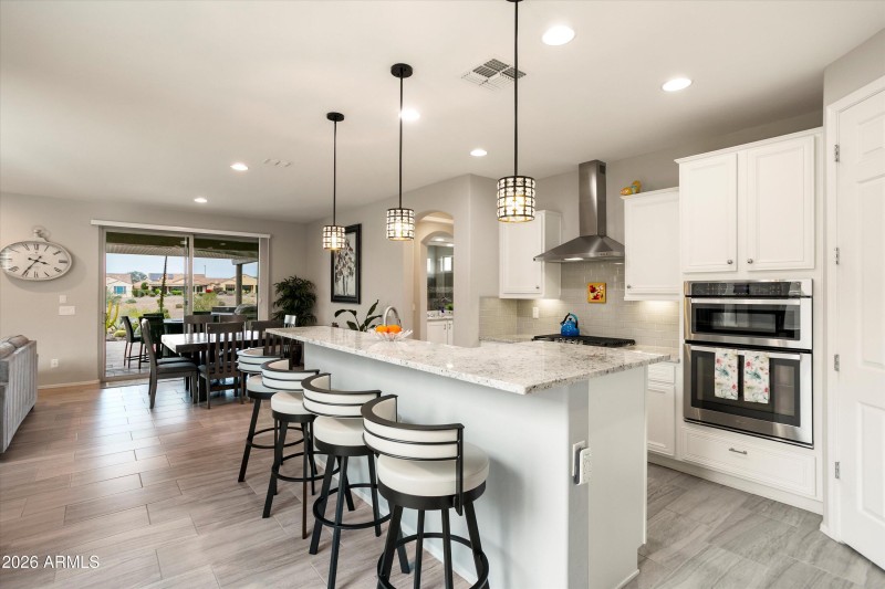 015-26784 W Oraibi Dr