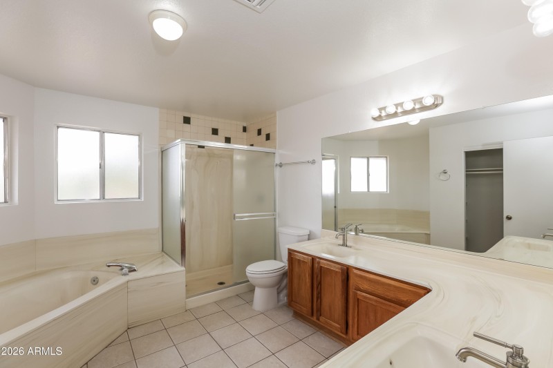 1007017.6629 W CHERYL DR - Main Bathroom