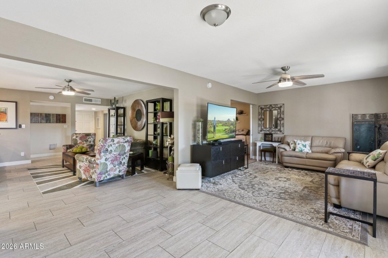 9-web-or-mls-6253-e-catalina-dr