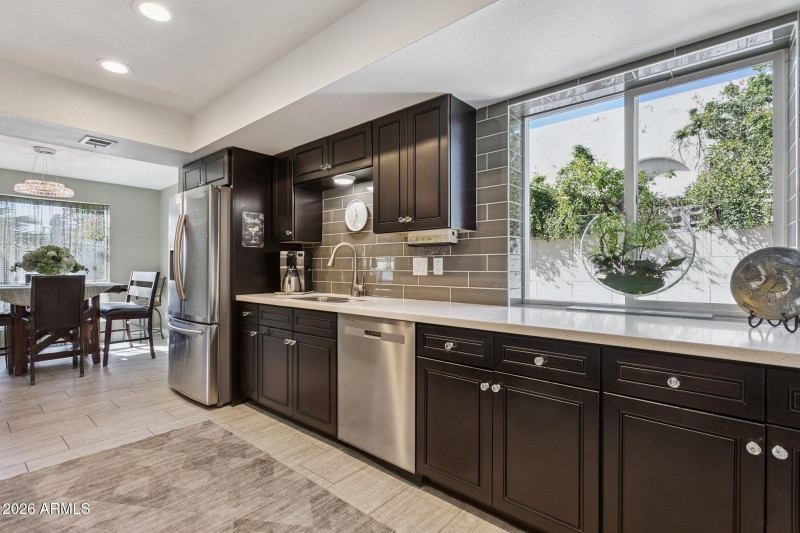 14-web-or-mls-6253-e-catalina-dr