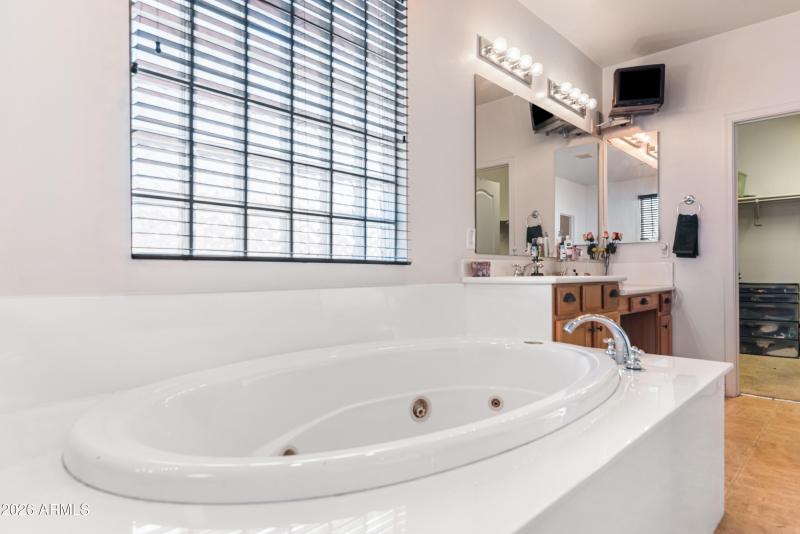 29_4027 w st charles ave-29