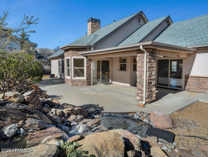 Back Patio & Fountain 2
