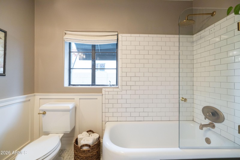 Guest Bathroom original tub