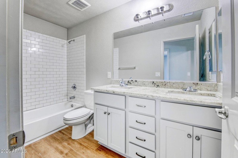 1094 Wagner Place-082433